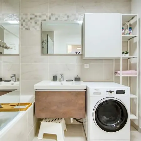 Le Fonction, Meublé 4 étoiles, Avec Parking Boxé Appartement
